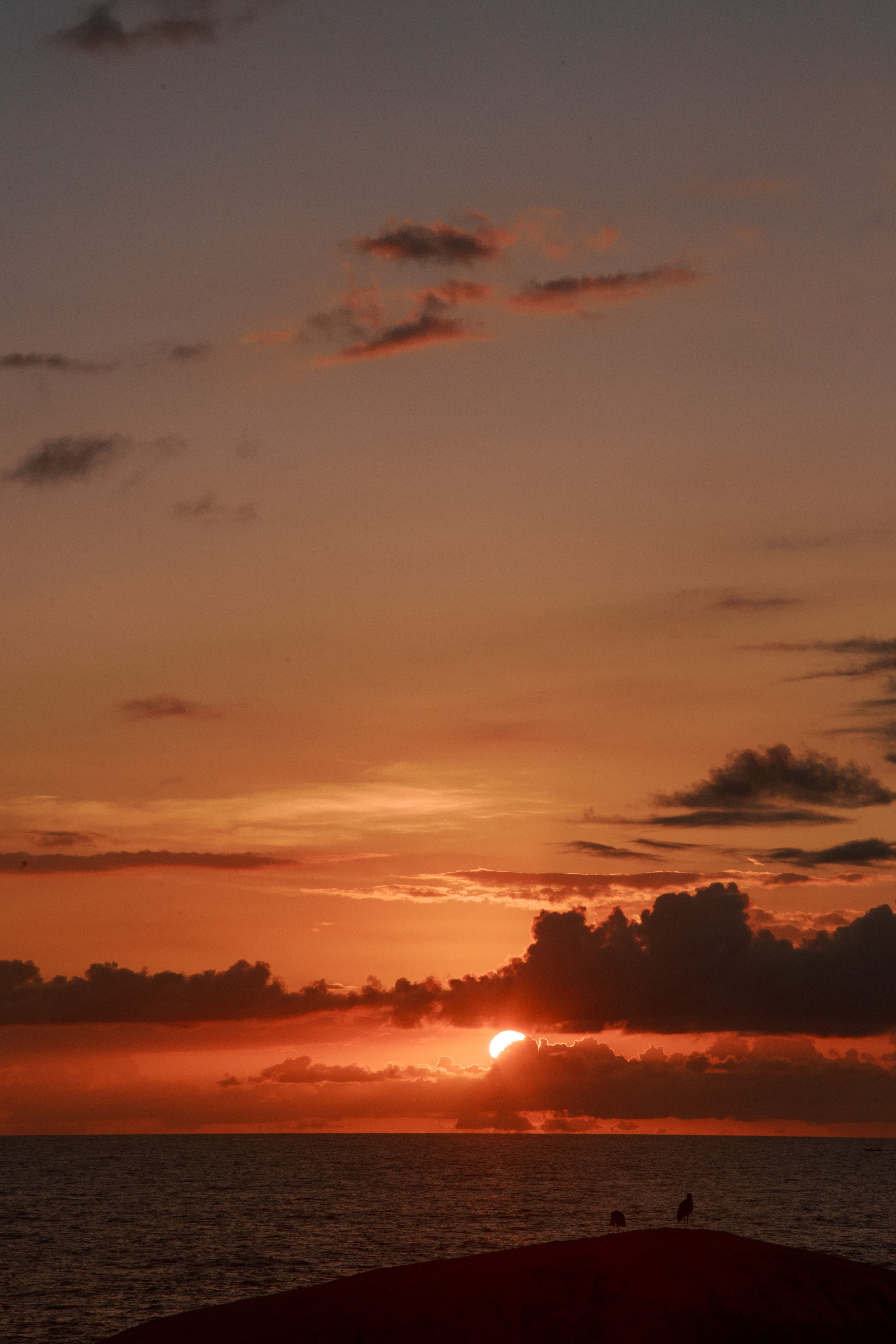 Atardecer sobre el mar